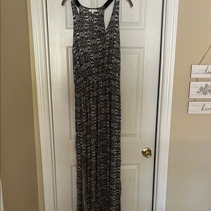 Elegant Black and White Floral Maxi Dress